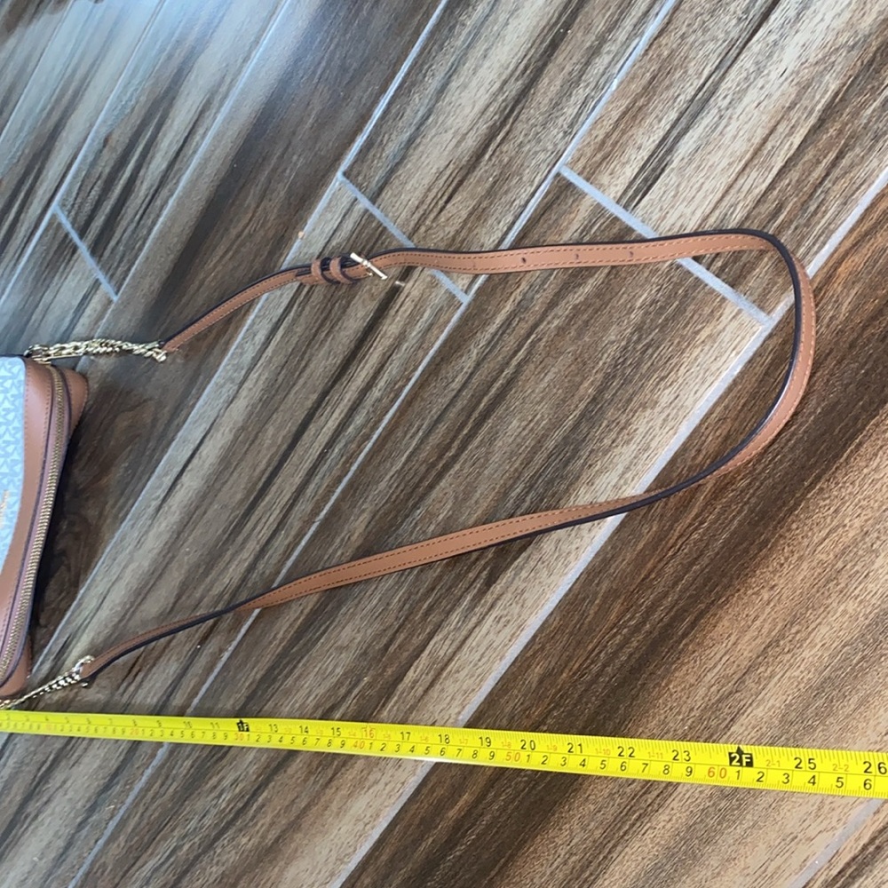🌵Michael Kors White and Tan Crossbody Bag! - Picture 13 of 13